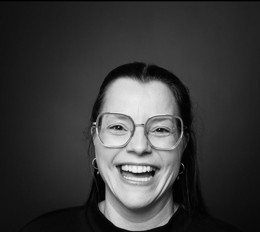 Claudia Pinther lachend, Portrait